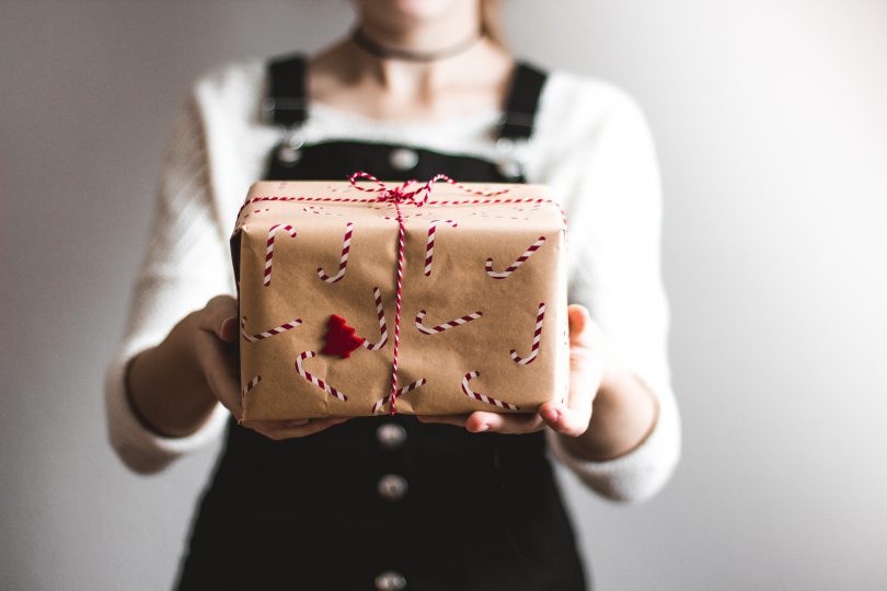 Gift/Present Ideas for Him on Christmas or Birthday occasions - giving gifts to men can be a tough job but it doesn't have to be with this list of great, affordable and sentiment gift ideas // heythereChannon