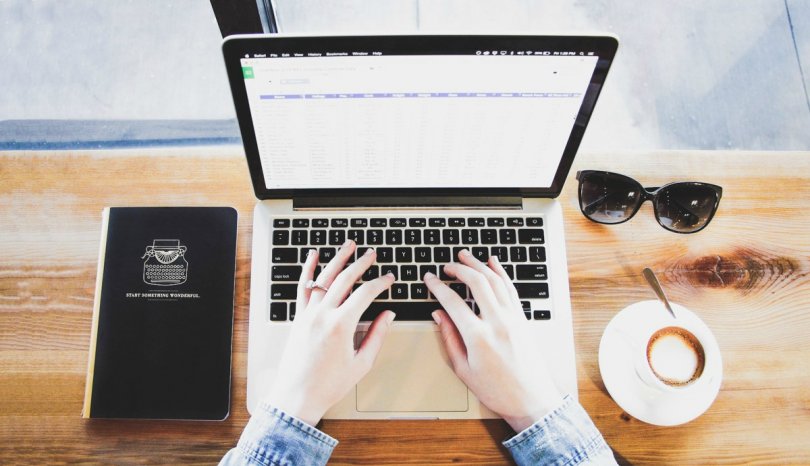 Laptop - Grammar is important therefore you should use Grammarly // heythereChannon