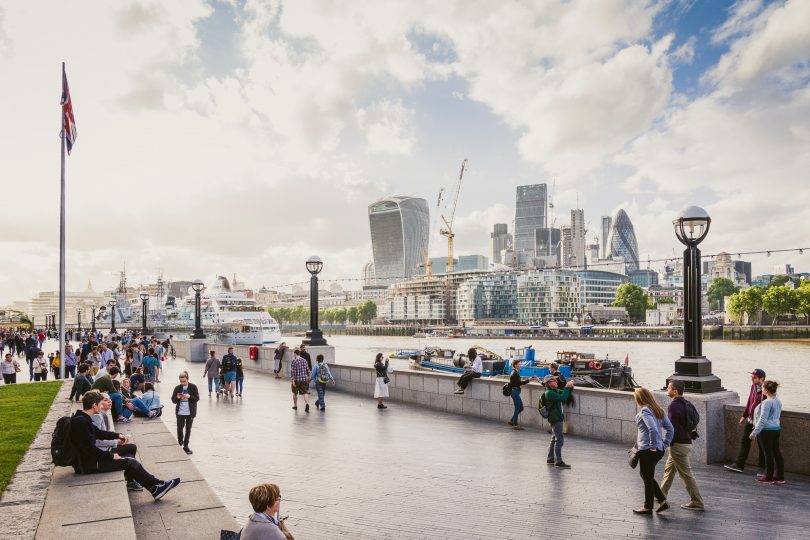 There are few cities as exciting and glamorous in the world as London so it is easy to see why so many students come to study at the many great universities found here. Being a student in the capital is an amazing experience, but you may also find that it is not particularly student budget-friendly as it can be an expensive place to live. With this in mind, here are a few things that you can do in London on a student budget. - www.channongray.com // heythereChannon #uni #university #studentliving